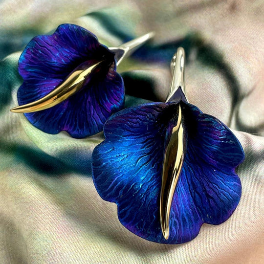 Janusz Szkutnik Titanium, 24ct Gold & Sterling Silver Hand-Etched Scalloped Edged Lily Pendants