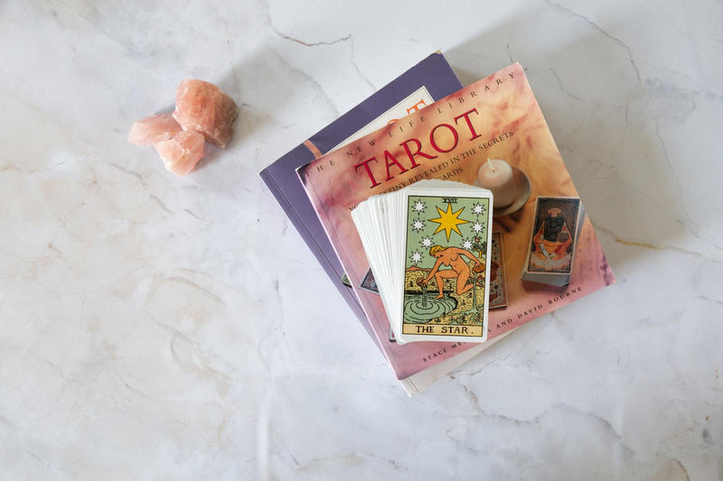 How to read tarot cards