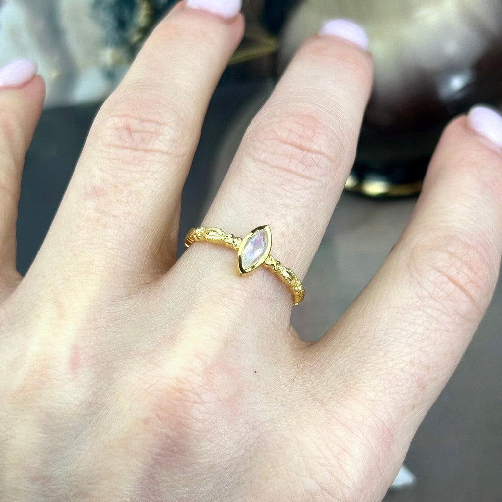 Eye Shape Gemstone Ring