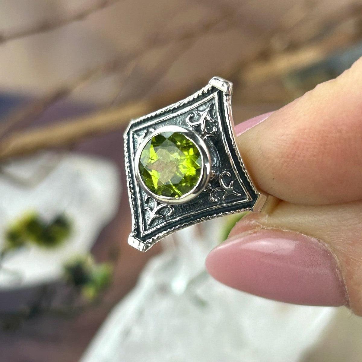Antique Design Peridot Ring