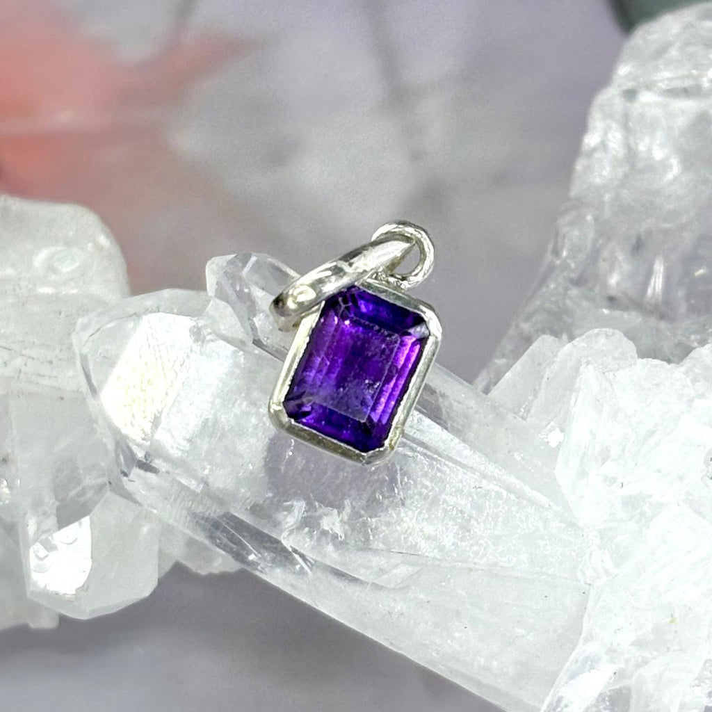 Dainty Amethyst Pendant