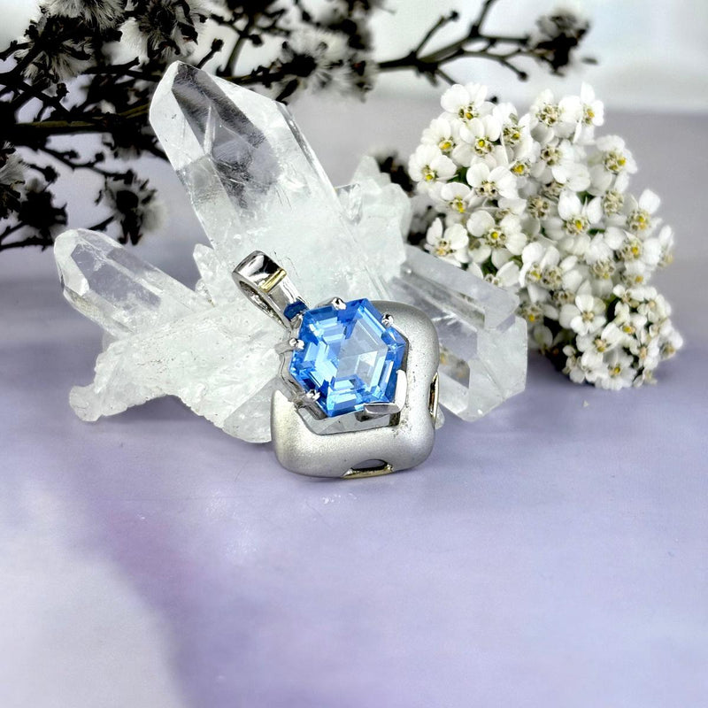 Modern Design Gemstone Pendant