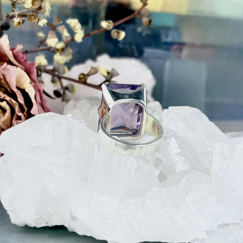 Emerald Feature Ring