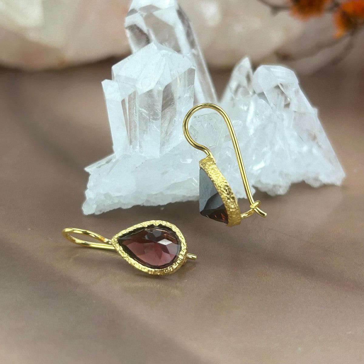 Garnet In Gold Jewellery