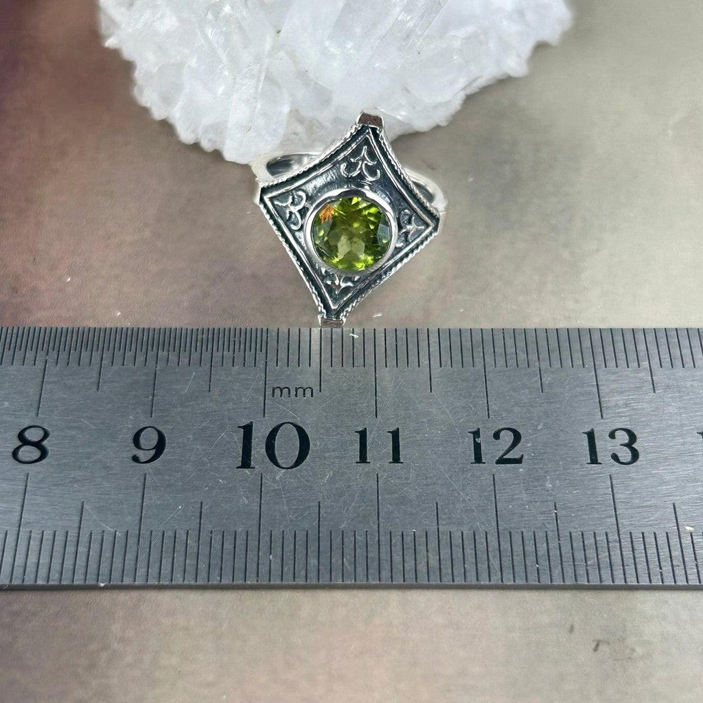 Ancient Royal Design Gemstone Ring