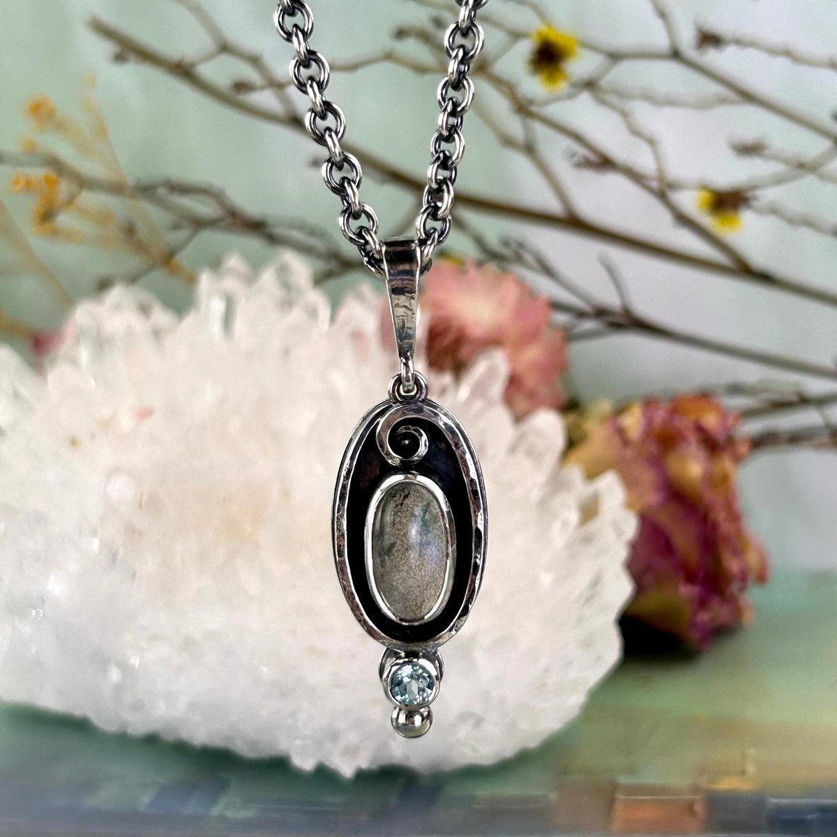 Antique Design Gemstone Pendant