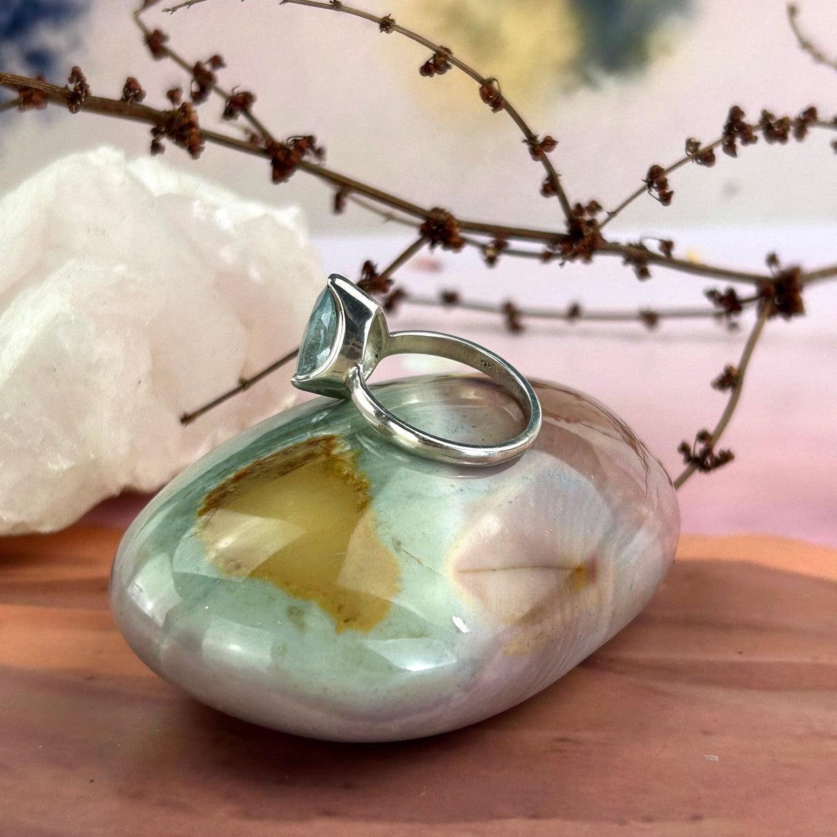 Elegant Aquamarine Crystal Ring