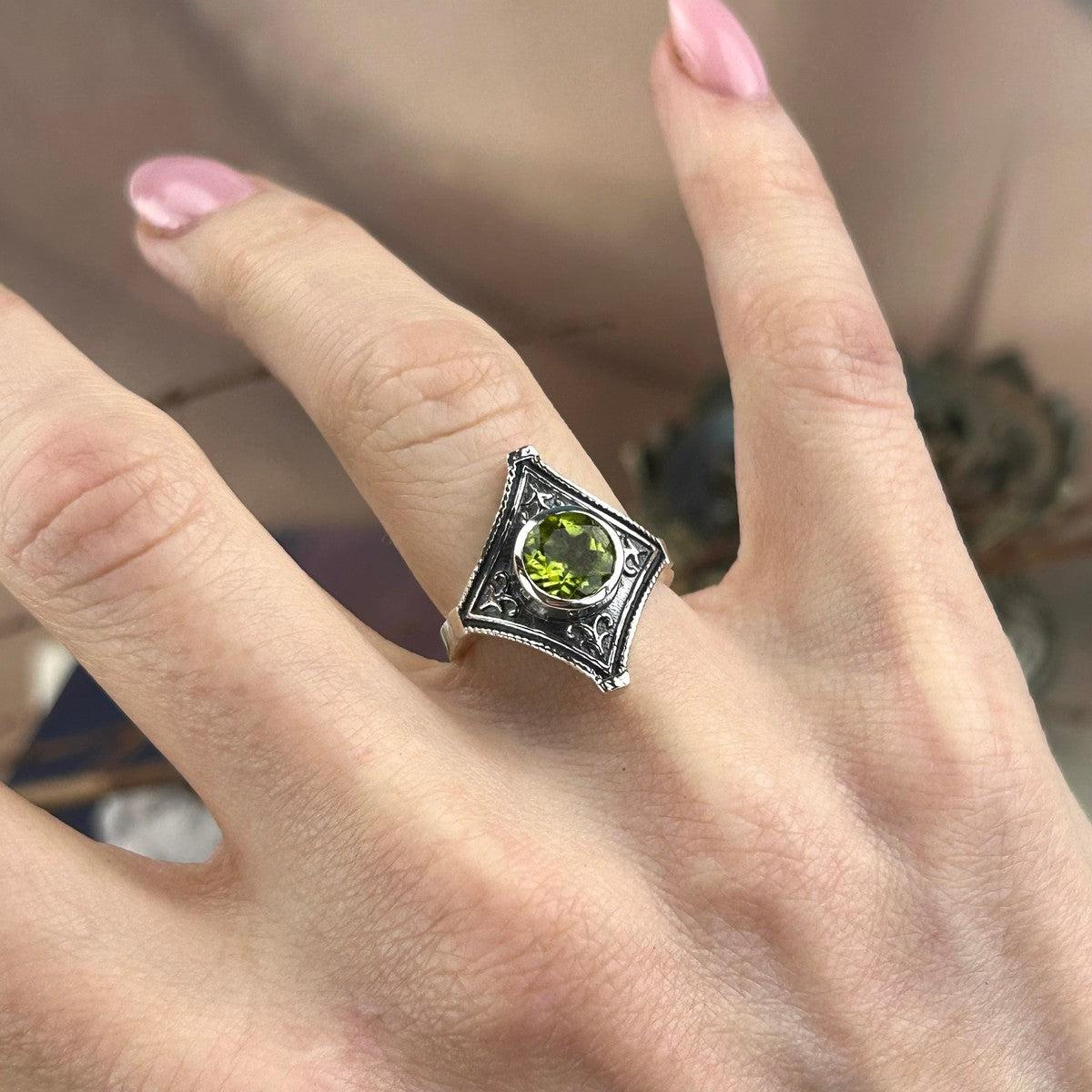 Old Victorian Design Gemstone Ring