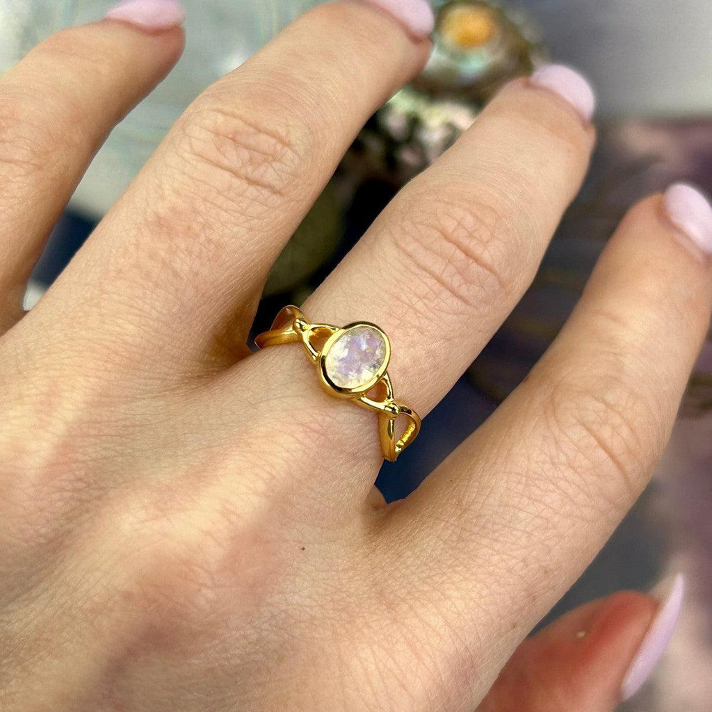Gold Ring With Moonstone Crystal