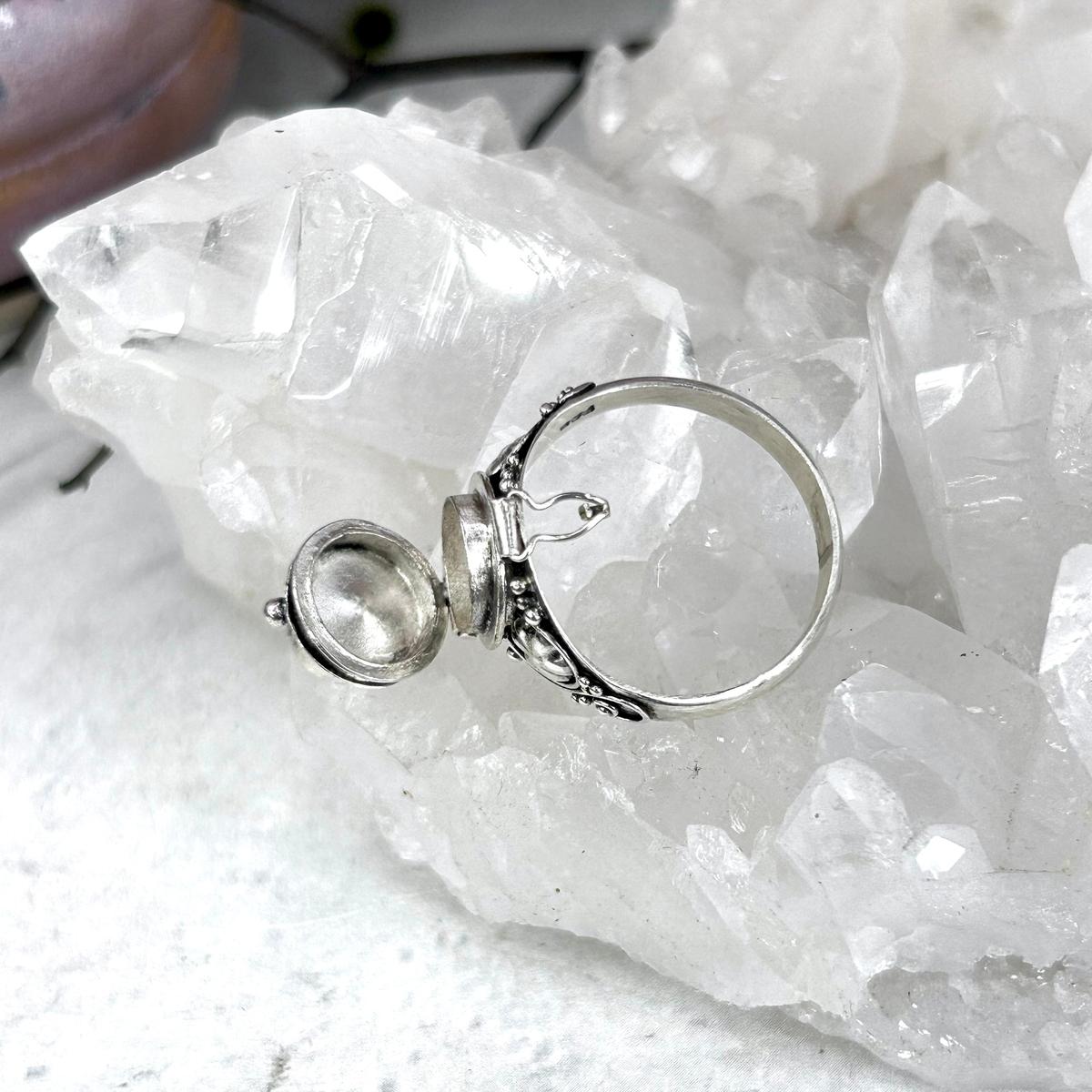 Narcotic Holding Ring