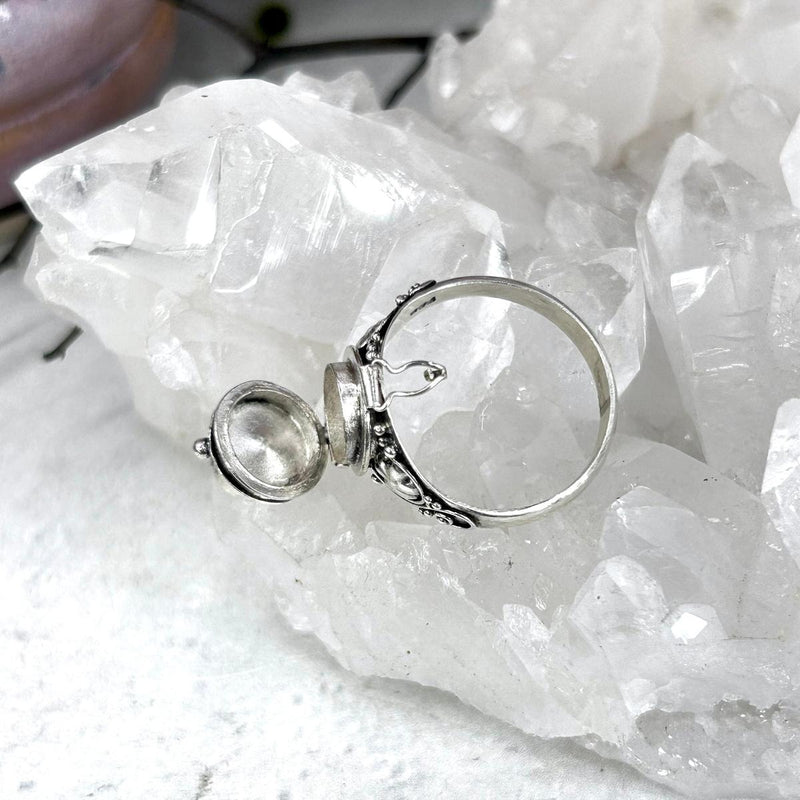 Narcotic Holding Ring