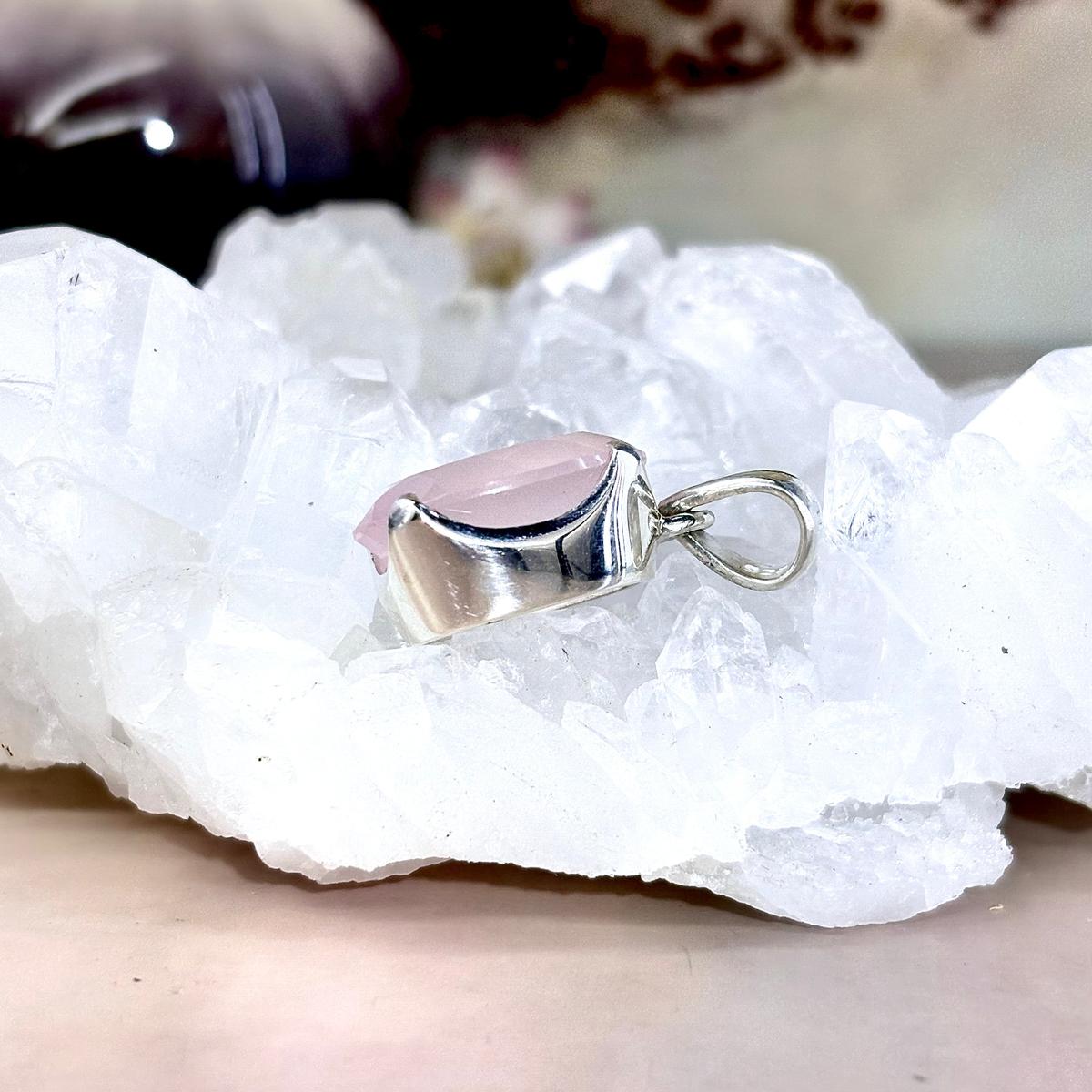 Classic Design Rose Quartz Pendant