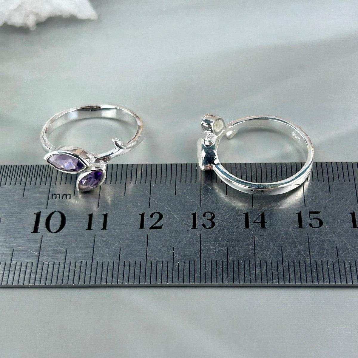Ladies Gemstone Garden Motif Ring