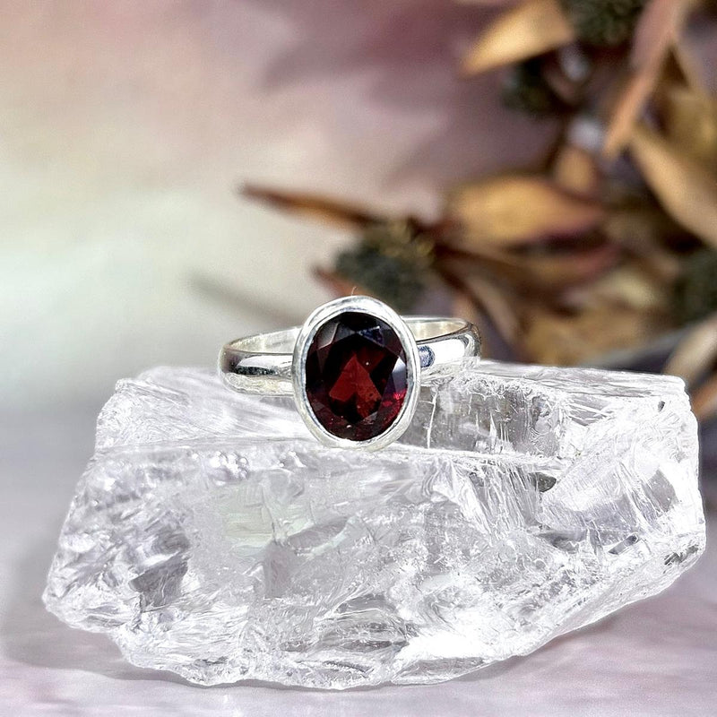 Classic Style Garnet Ring