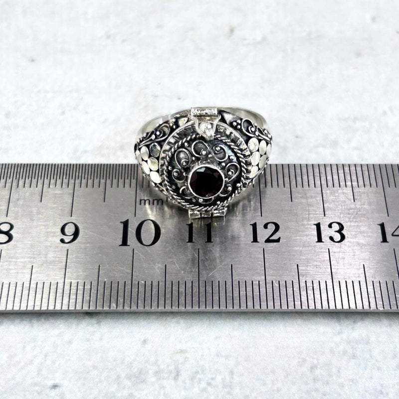 Ornate Design Gemstone Ring