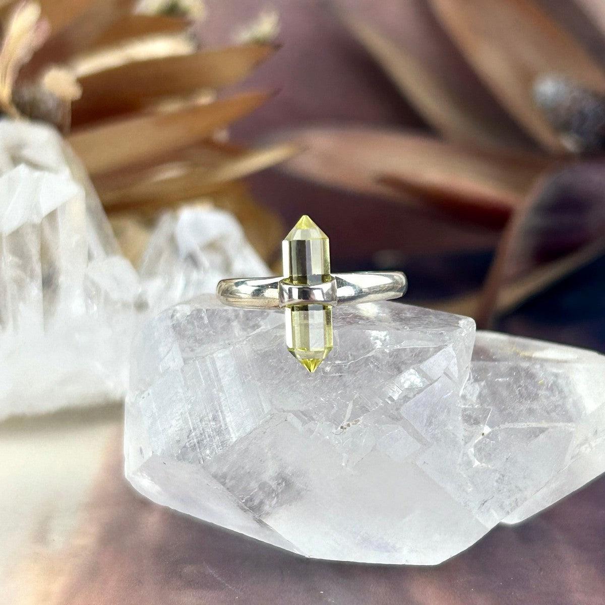 Lemon Quartz Double Point Ring