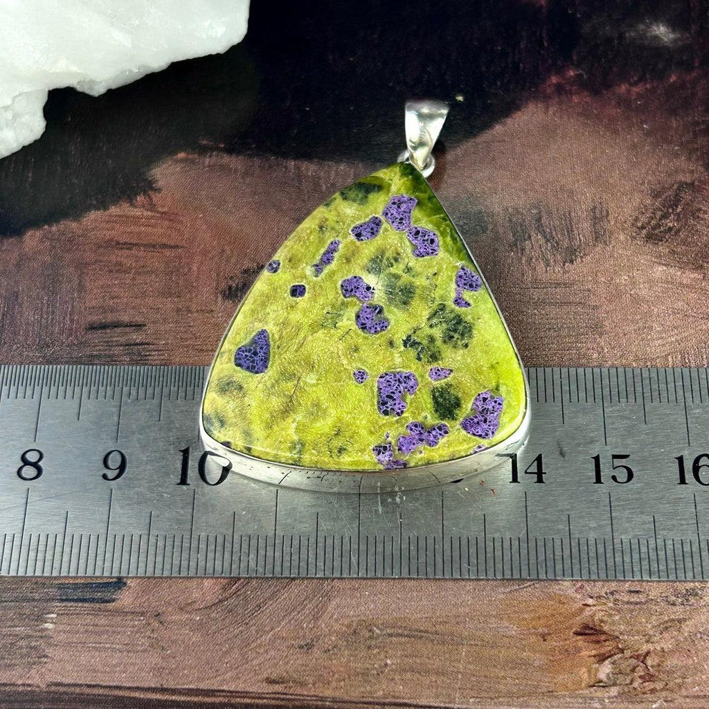 Stichtite In Green Serpentine Pendant