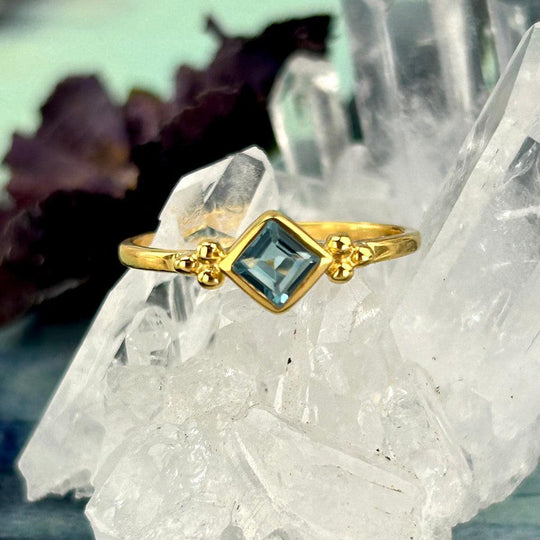 Blue Topaz Diamond Cut Gold Ring