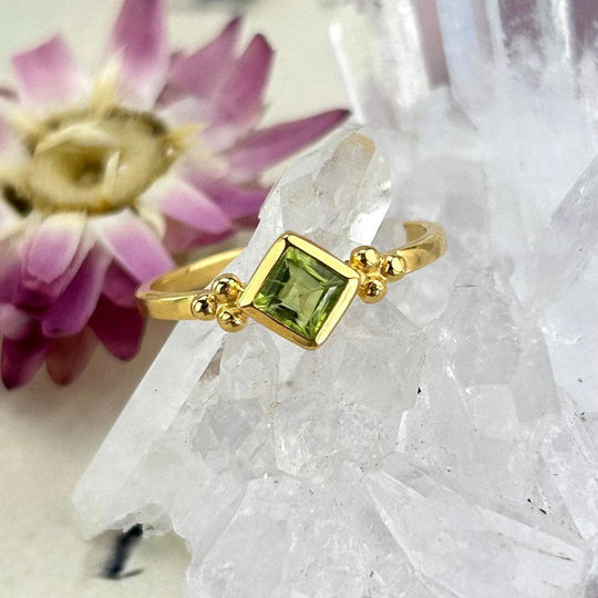Peridot Diamond Cut Gold Ring