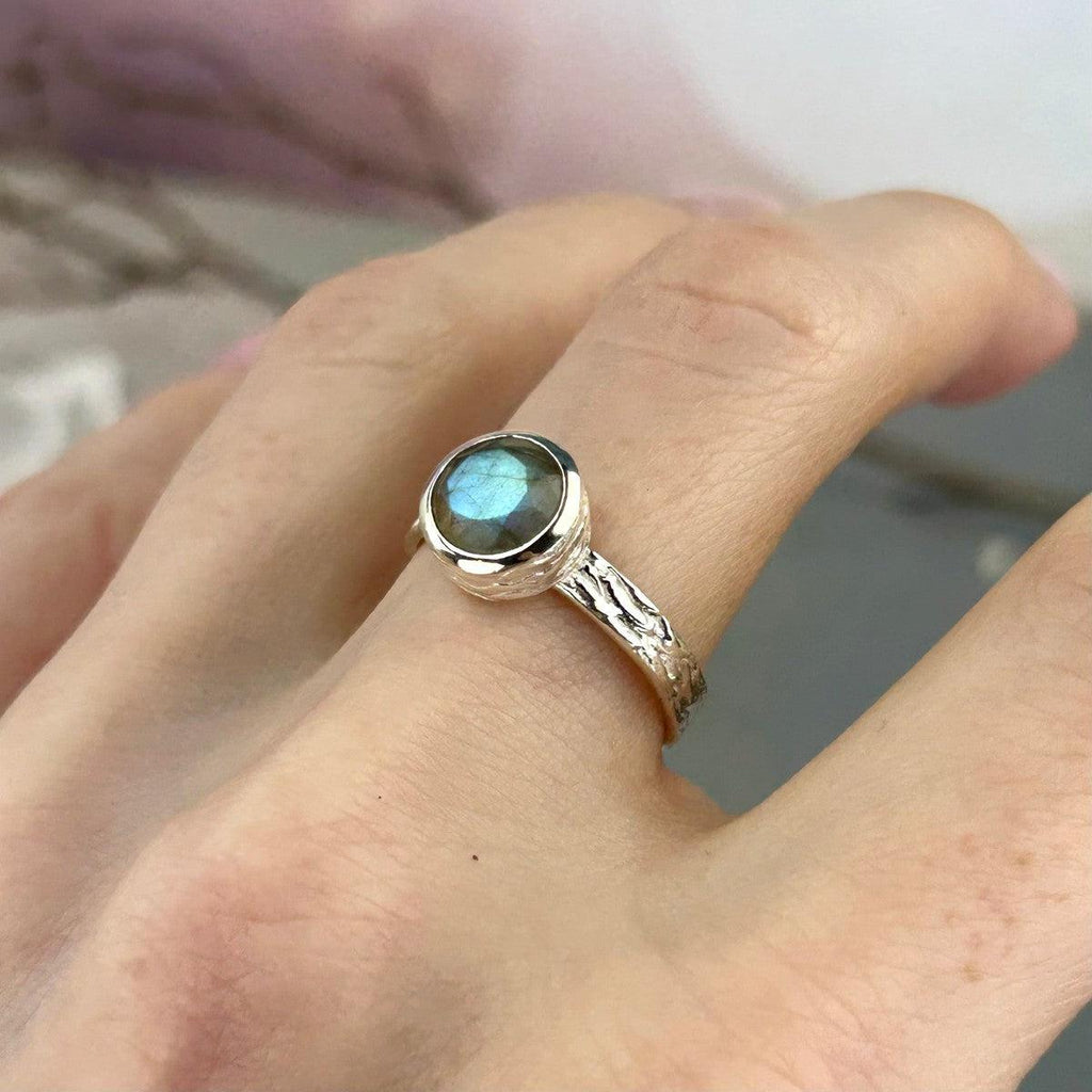Round Labradorite Silver Ring