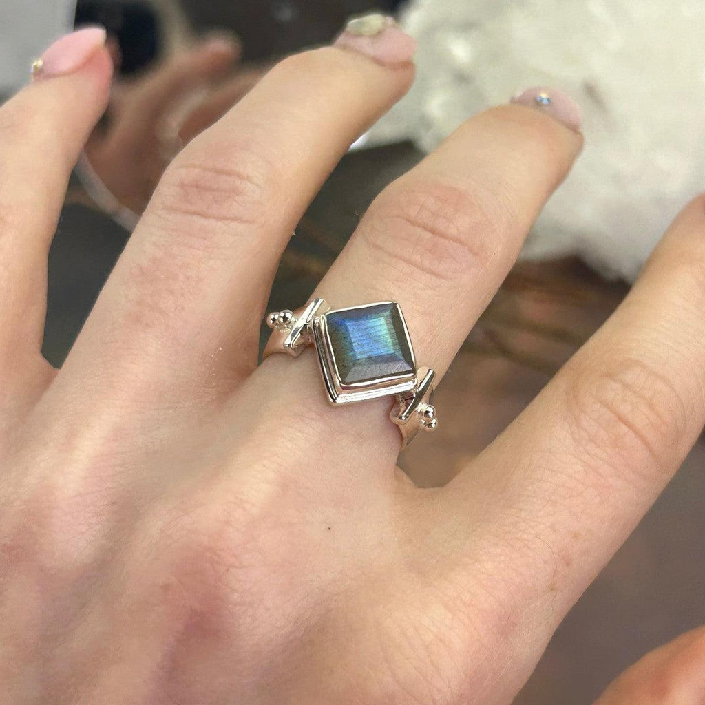 Unique Setting Labradorite Ring