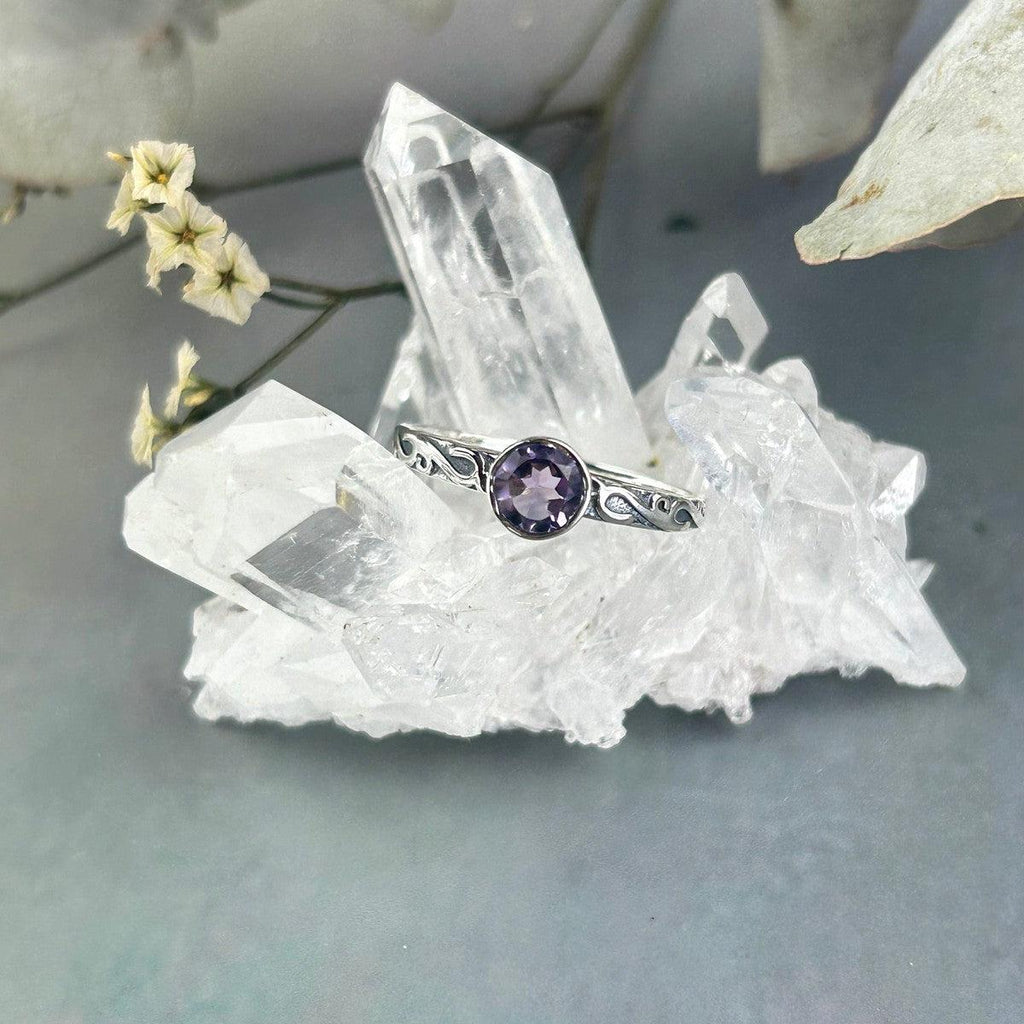Filigree Pattern Gemstone Ring