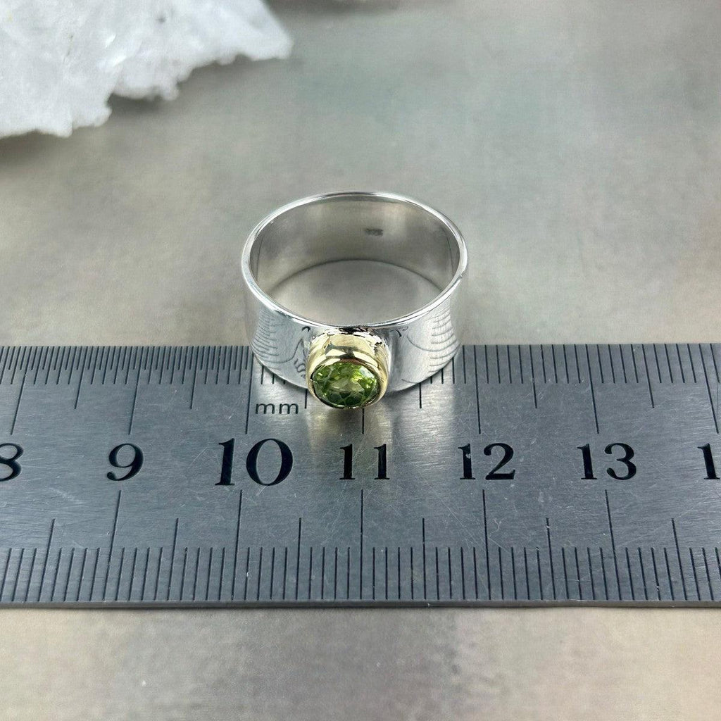 Unisex Design Peridot Ring