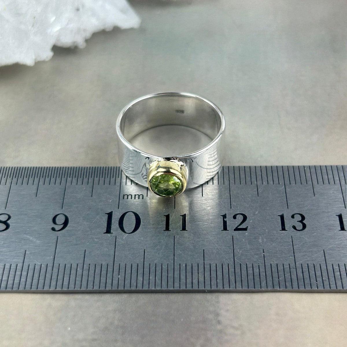 Unisex Design Peridot Ring