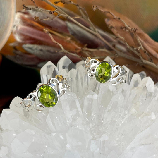 Peridot Scroll Band Ring