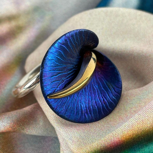 Janusz Szkutnik Titanium, 24ct Gold & Sterling Silver Hand-Etched Straight Edged Lily Ring