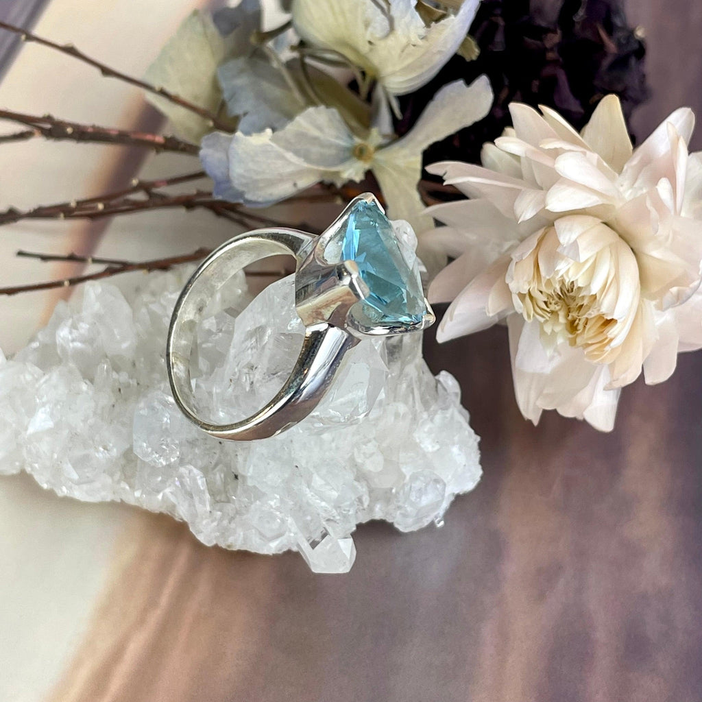 Brilliantly faceted Blue Topaz Ring