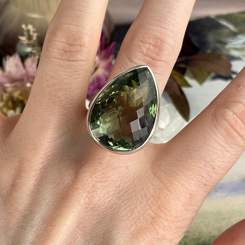 Crystal Feature Ring