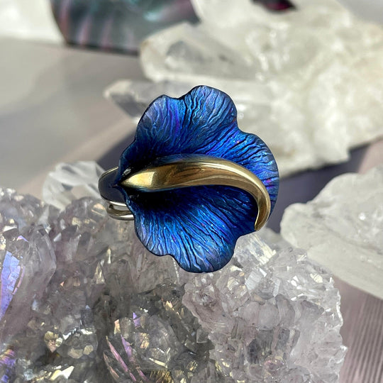 Janusz Szkutnik Titanium, 24ct Gold & Sterling Silver Hand-Etched Scalloped Edged Lily Ring