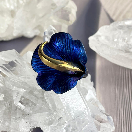 Janusz Szkutnik Titanium, 24ct Gold & Sterling Silver Hand-Etched Scalloped Edged Lily Ring