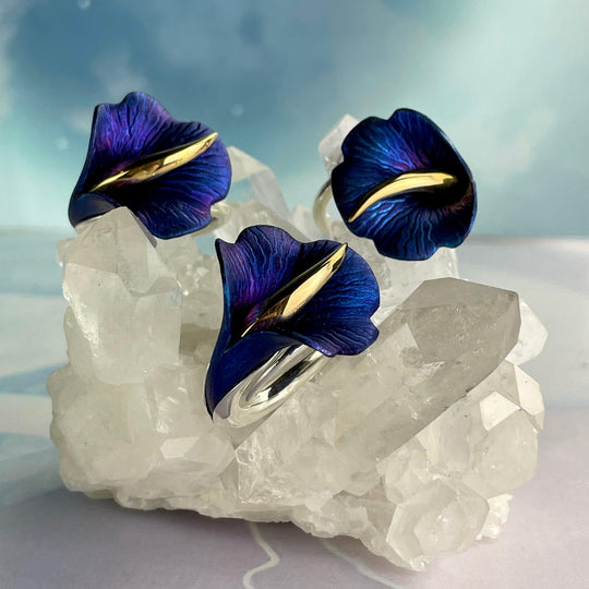 Janusz Szkutnik Titanium, 24ct Gold & Sterling Silver Hand-Etched Scalloped Edged Lily Ring