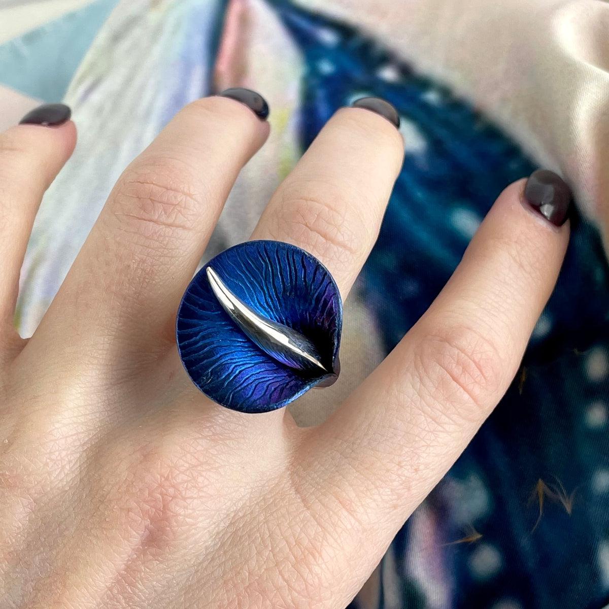 Janusz Szkutnik Titanium & Sterling Silver Hand-Etched Straight Edged Lily Ring