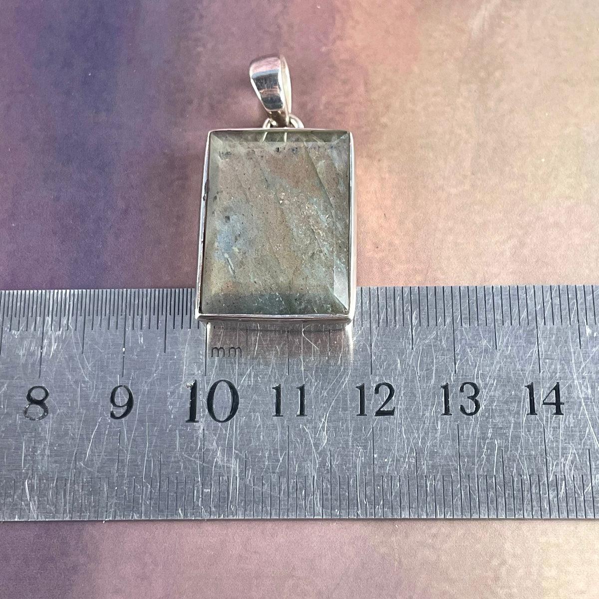 Sterling Silver Labradorite Pendant